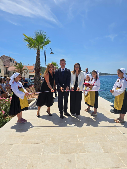 Uoči Dana općine u Rogoznici otvoren novouređeni dio rive 