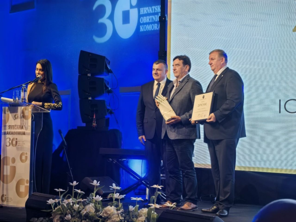 Priznanje 'Zlatne ruke' obitelji Stipaničev, zlatnim rukama tribunjske brodogradnje 