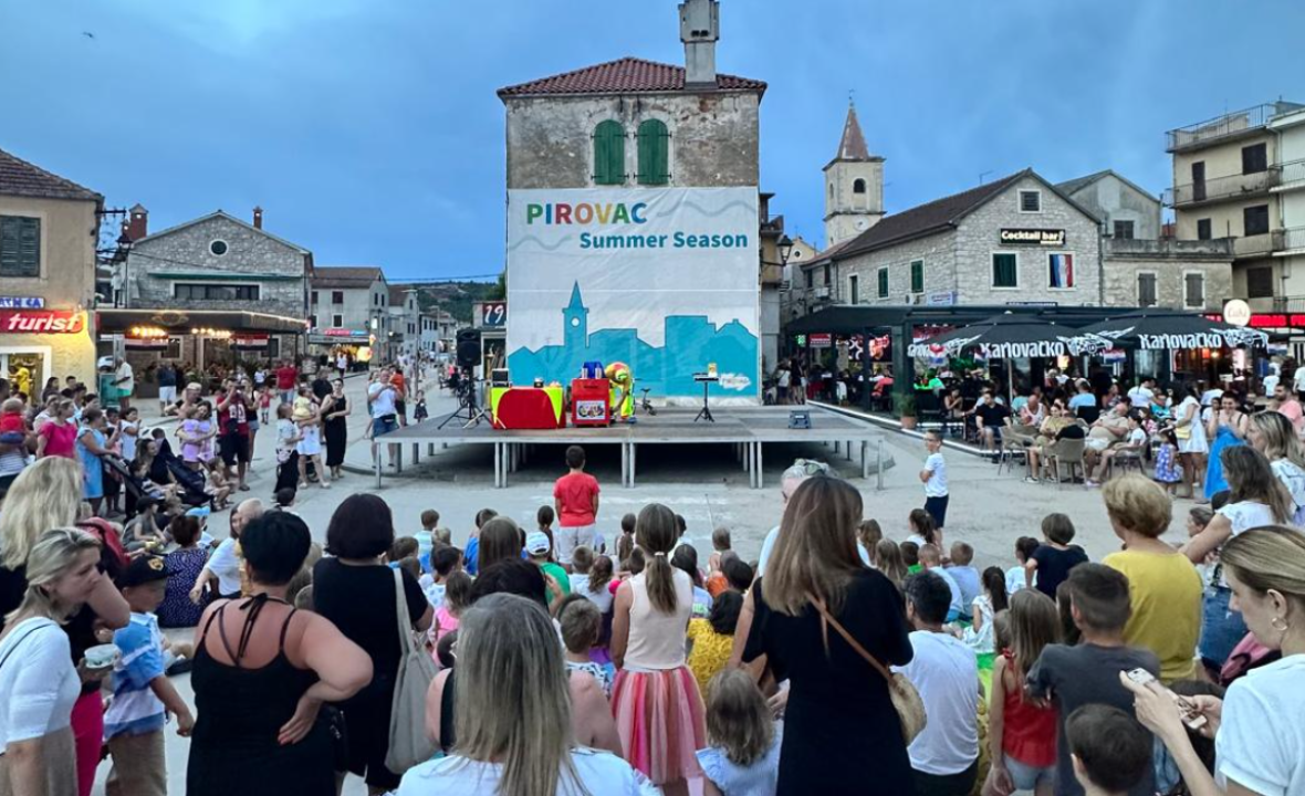 Klaun Spartanko oduševio najmlađe Pirovčane