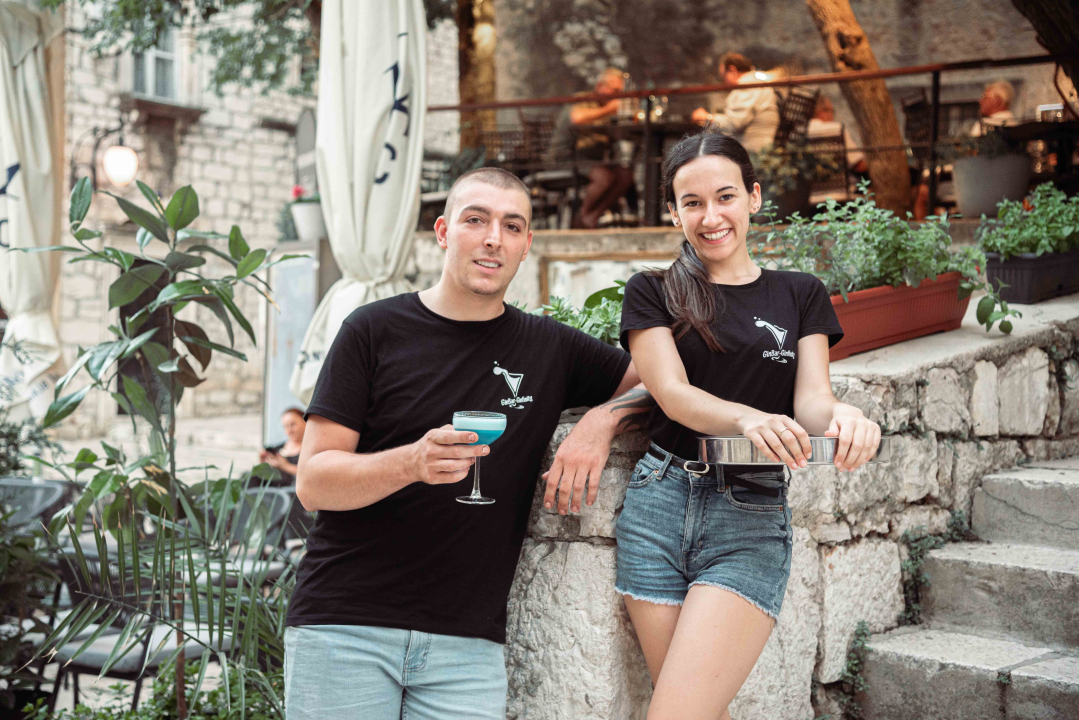 Mladi par u srcu grada otvorio posebni Ginfinity Bar!