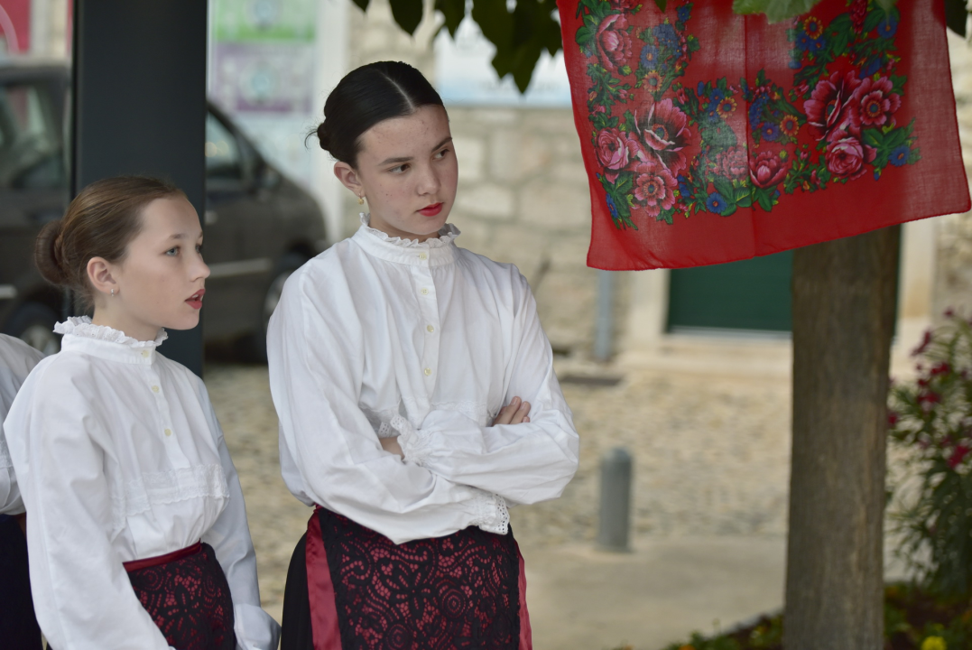 Manifestacijom koja je okupila 500 sudionika Betinjani pokazali ljubav prema tradiciji
