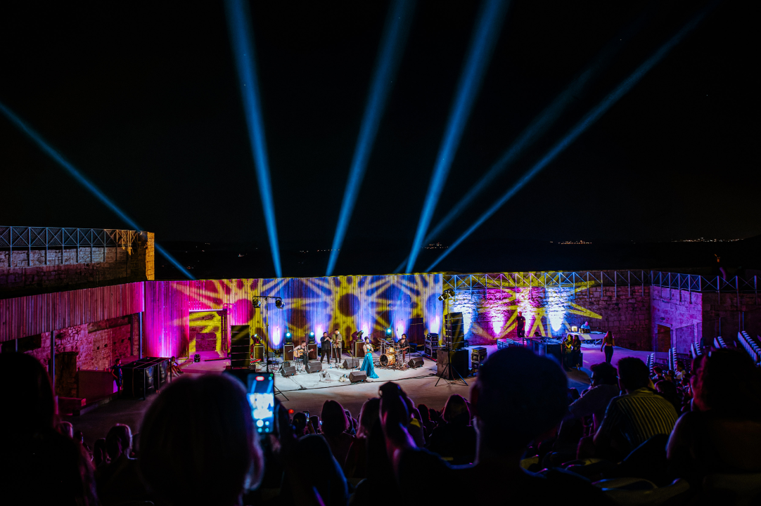  Božo Vrećo nasmijao, rasplakao i rasplesao publiku na sv. Mihovilu 