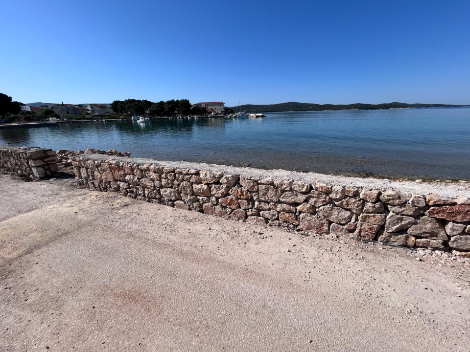 U sanaciju pomorskog dobra u Žaboriću i na Zlarinu uloženo 70 tisuća eura