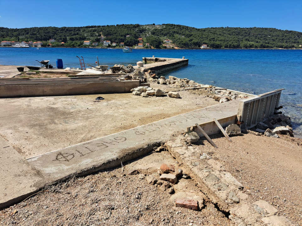 U sanaciju pomorskog dobra u Žaboriću i na Zlarinu uloženo 70 tisuća eura