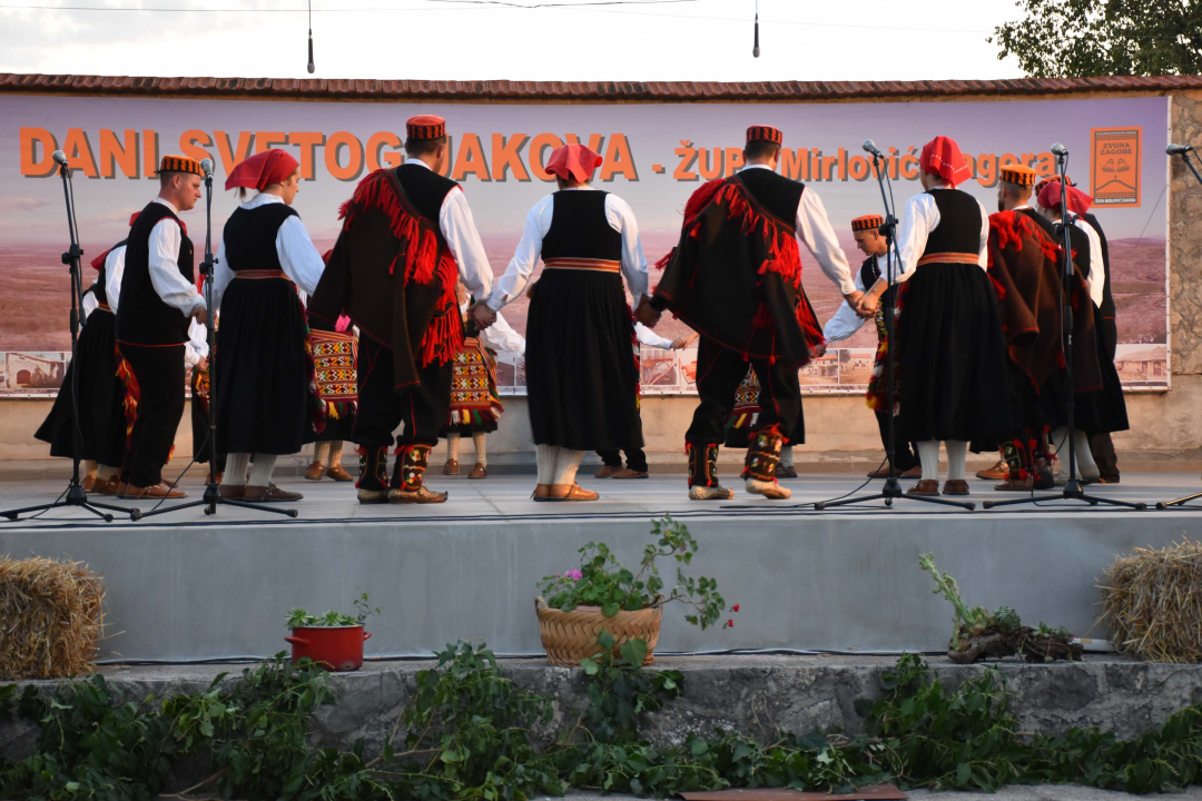 Čuvari tradicijske kulture oduševili na 23. Večeri foklora u Mirlović Zagori