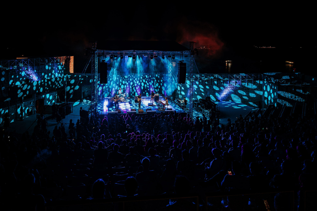 Devendra Banhart na sv.Mihovilu rasplesao publiku već prvom pjesmom: 'Ovo mjesto je pravi dragulj'