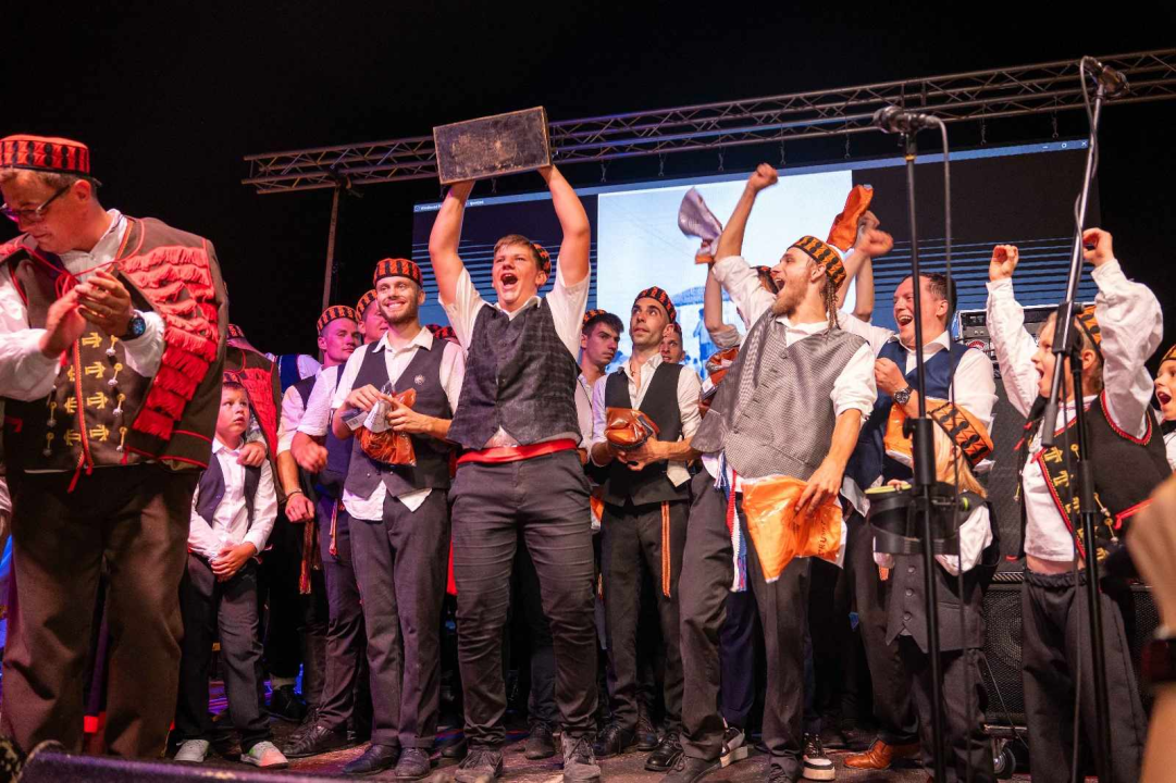 Andrija Popov i magarac Miško pobjednici 57. magarećih utrka