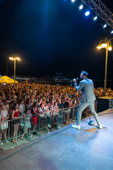 Vodička fešta okupila rekordan broj ljudi: Iće i piće, Mile Perkov, Fenixi, Spectrum i legendarni Petar Grašo