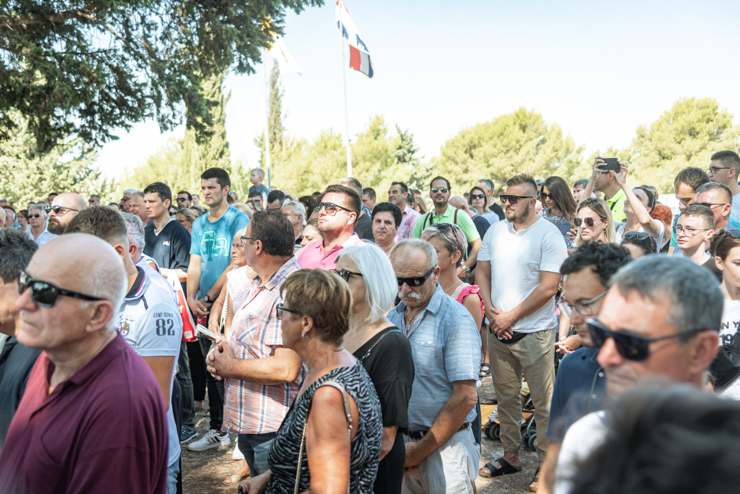 Velik broj vjernika okupio se u marijanskom svetištu u Vrpolju: Misu predvodio biskup Rogić