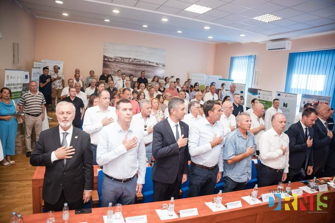 Na svečanoj sjednici drniškog Gradskog vijeća uručene nagrade ovogodišnjim laureatima