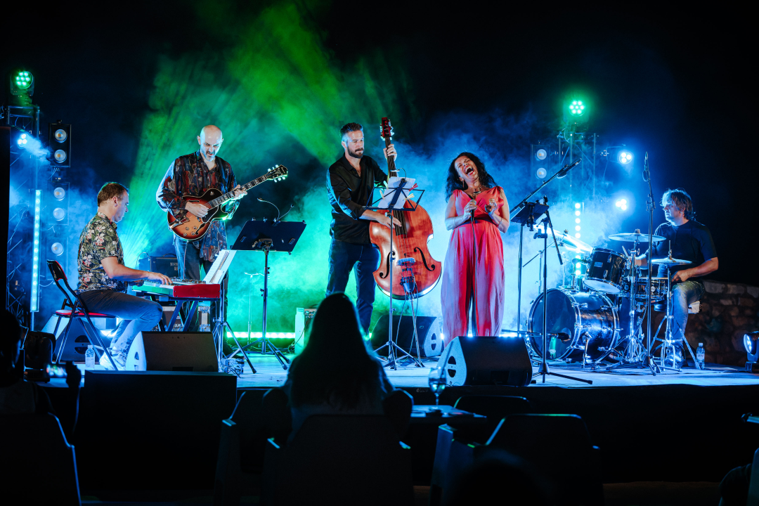 Oblaci su se razišli, nevrijeme je pričekalo, a Lelu Kaplowitz je na pozornicu Baronea ispratio puni mjesec