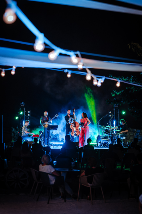 Oblaci su se razišli, nevrijeme je pričekalo, a Lelu Kaplowitz je na pozornicu Baronea ispratio puni mjesec