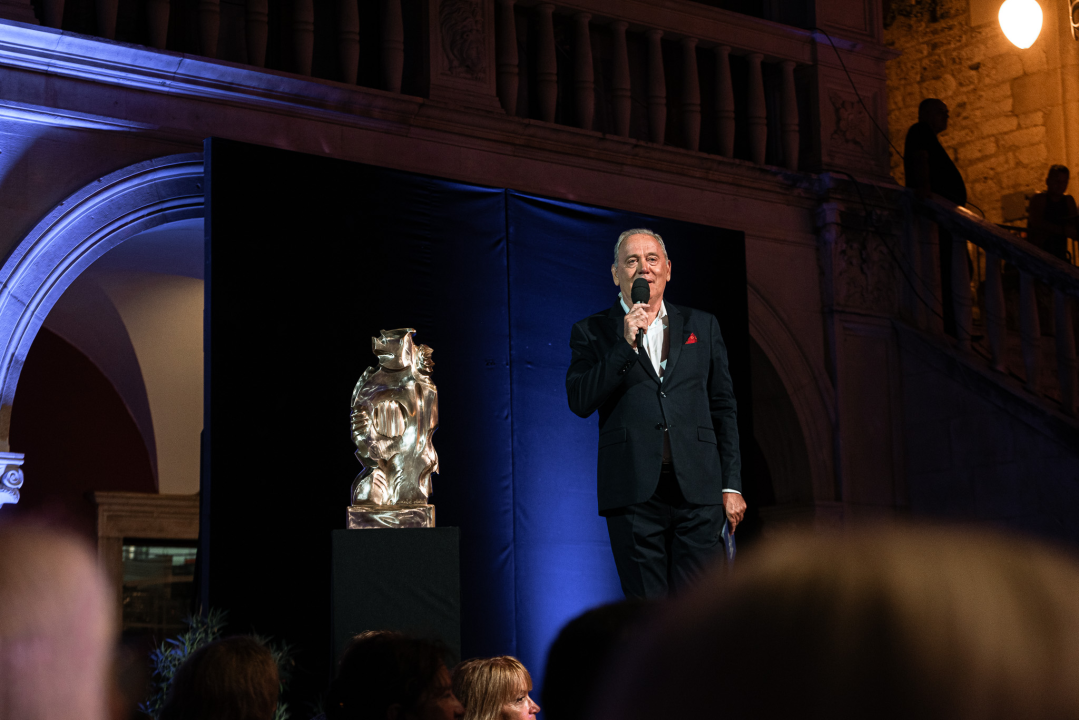 Ikona hrvatske glazbe Meri Cetinić zablistala na pozornici prve večeri Dalmatinske Šansone