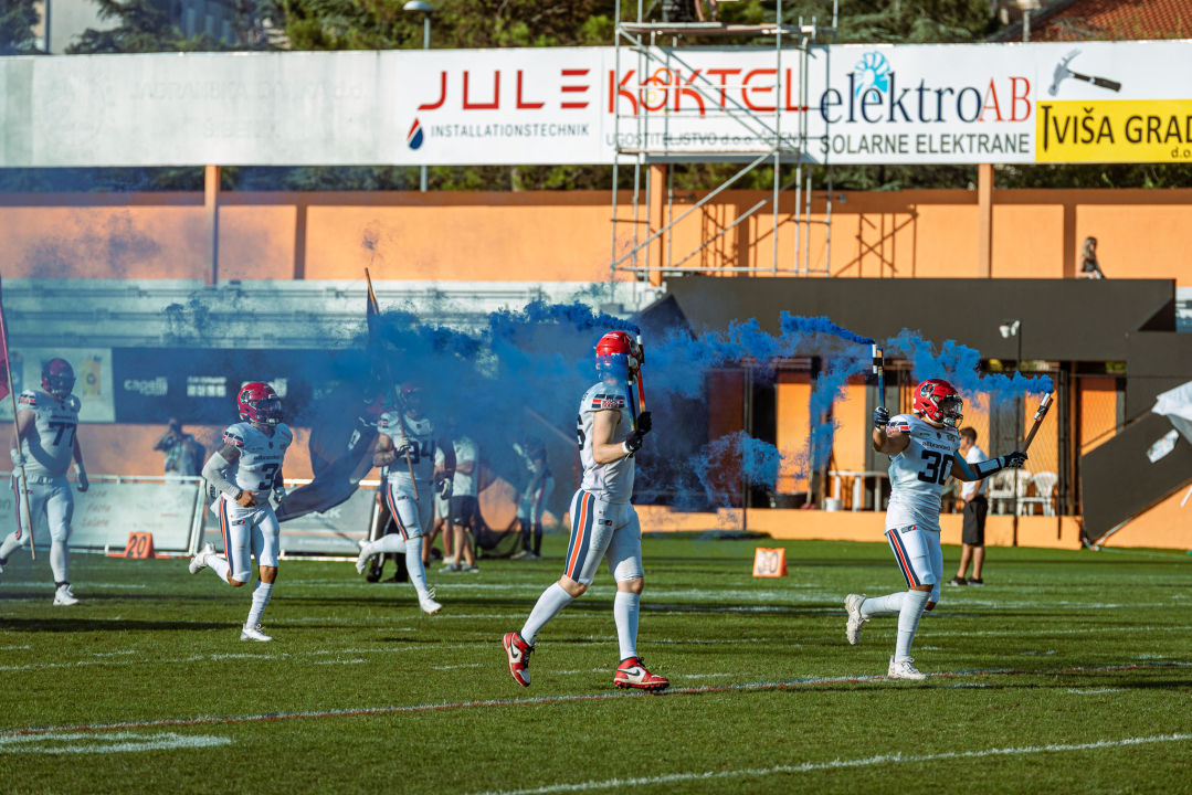 Američki nogomet na Šubićevcu vizualno zanimljiv, rezultatski ne: Madrid uvjerljiv protiv Hamburga