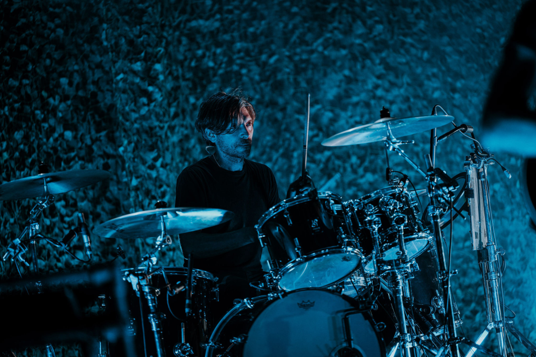 Editorsi održali fantastičan koncert u Šibeniku, nije ih omeo ni vjetar ni kiša