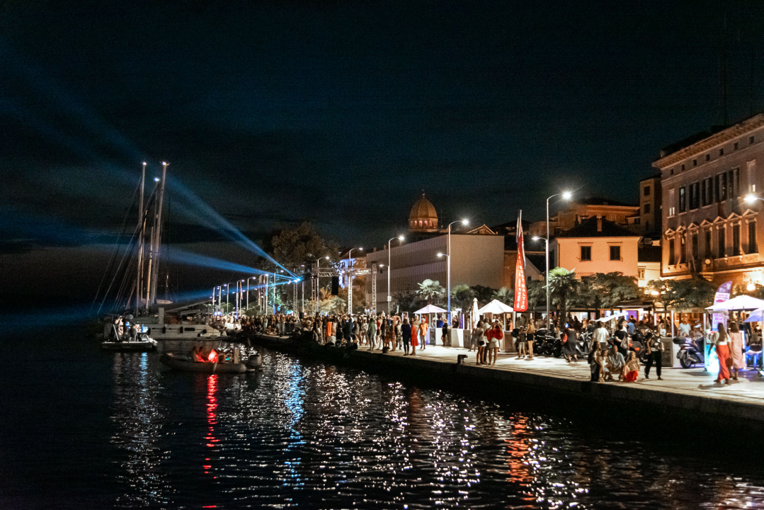 Uz Sjene, Big Band Šibenik i DJ-a obilježen dan kad je Šibenik dobio javnu rasvjetu na izmjeničnu struju