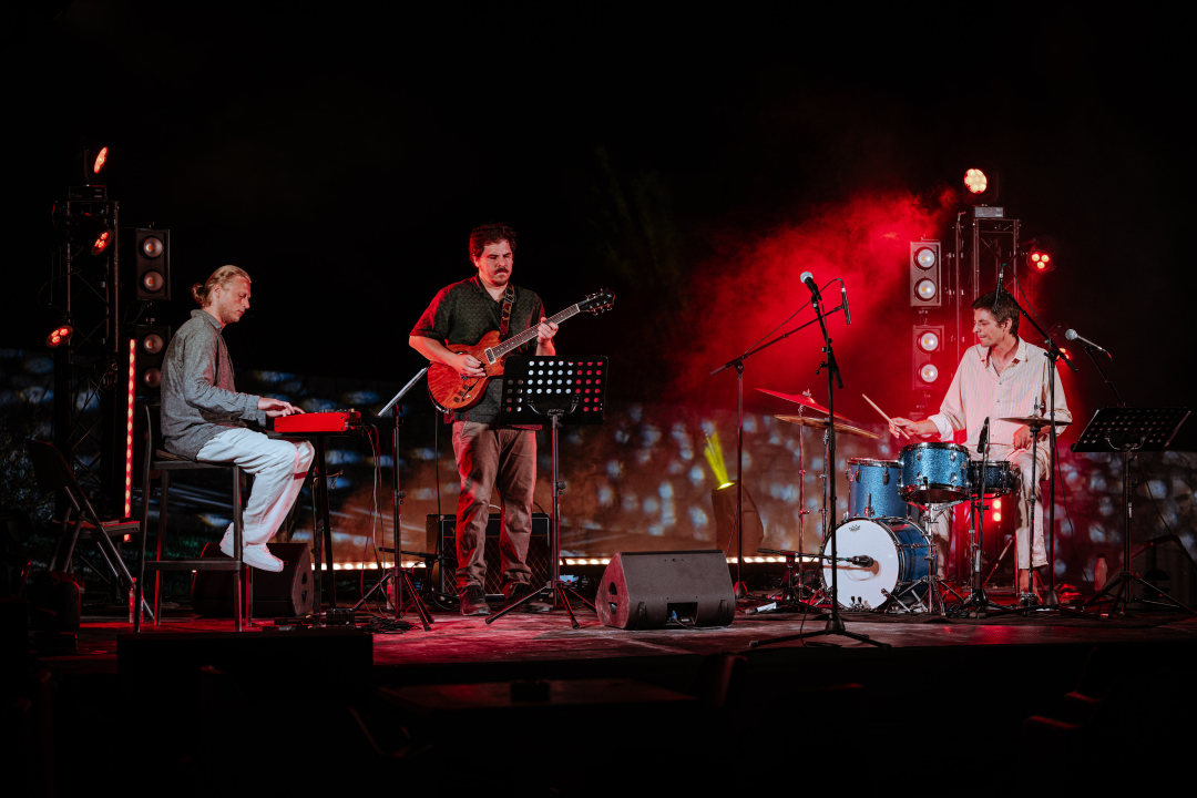 Tvrđava Barone ni u rujnu ne zanemaruje jazz publiku koju je sinoć oduševio Dot-and-go Three