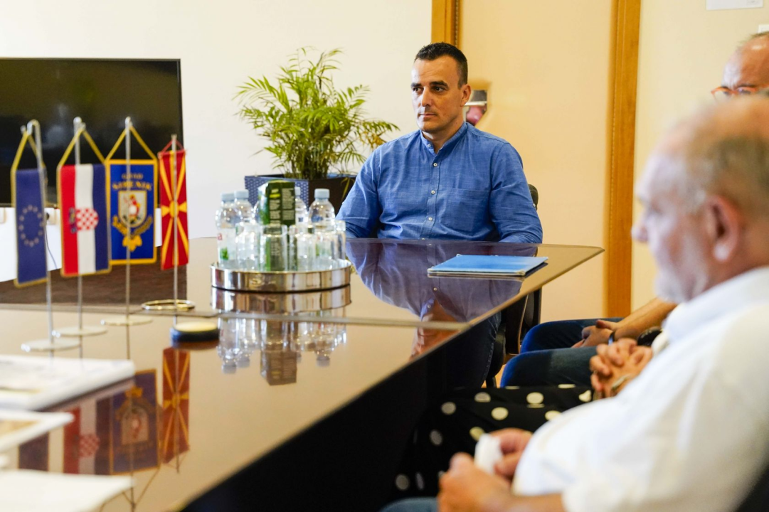 Sudionici 5. Dana makedonske kulture na primanju kod gradonačelnika Burića