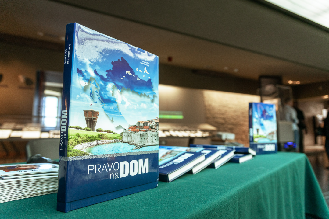 Predstavljena monografija 'Pravo na dom' Branka Peke