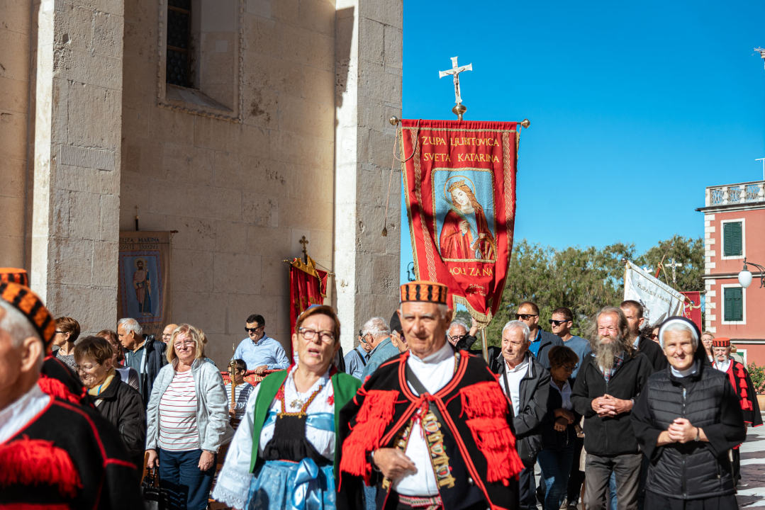 Povodom Dana Šibenika održana tradicionalna svečana procesija ulicama grada i sveta misa