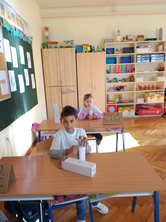 U povodu Dana Grada, skradinski prvašići dobili poklone