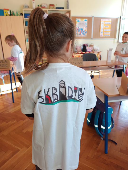 U povodu Dana Grada, skradinski prvašići dobili poklone