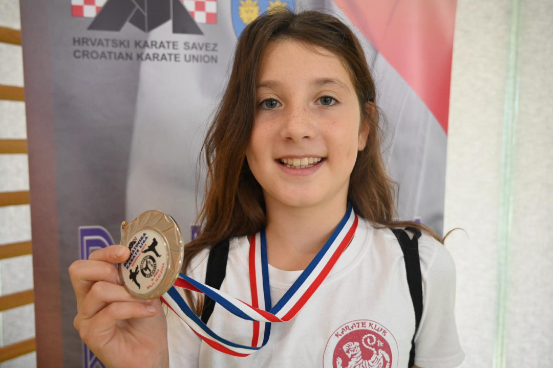 Karate klubu Okit Vodice pregršt medalja i ekipna titula na drugom kolu Dalmatinske lige