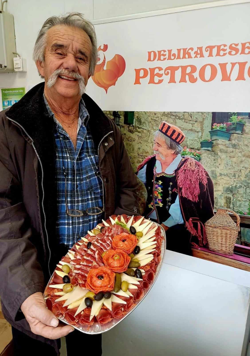 Pridružite se uhodanoj ekipi: Delikatese Petrović traže pojačanje na šibenskoj pijaci