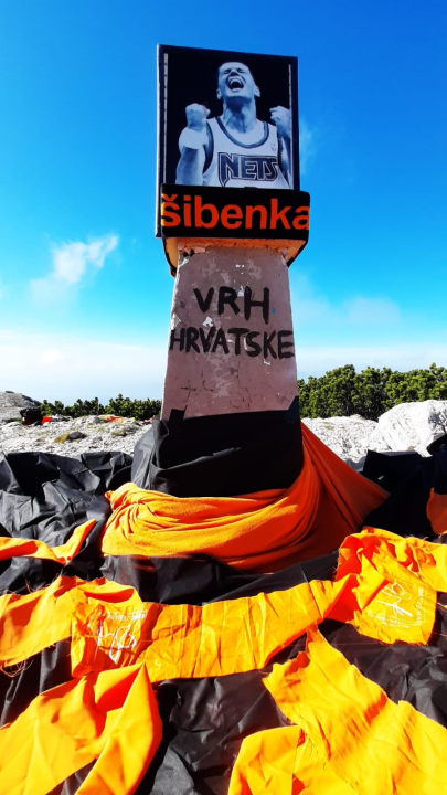 Šibenski planinari Draženu u čast popeli se na Sinjal: ''Iako već dugo nisi sa nama i dalje si na vrhu'