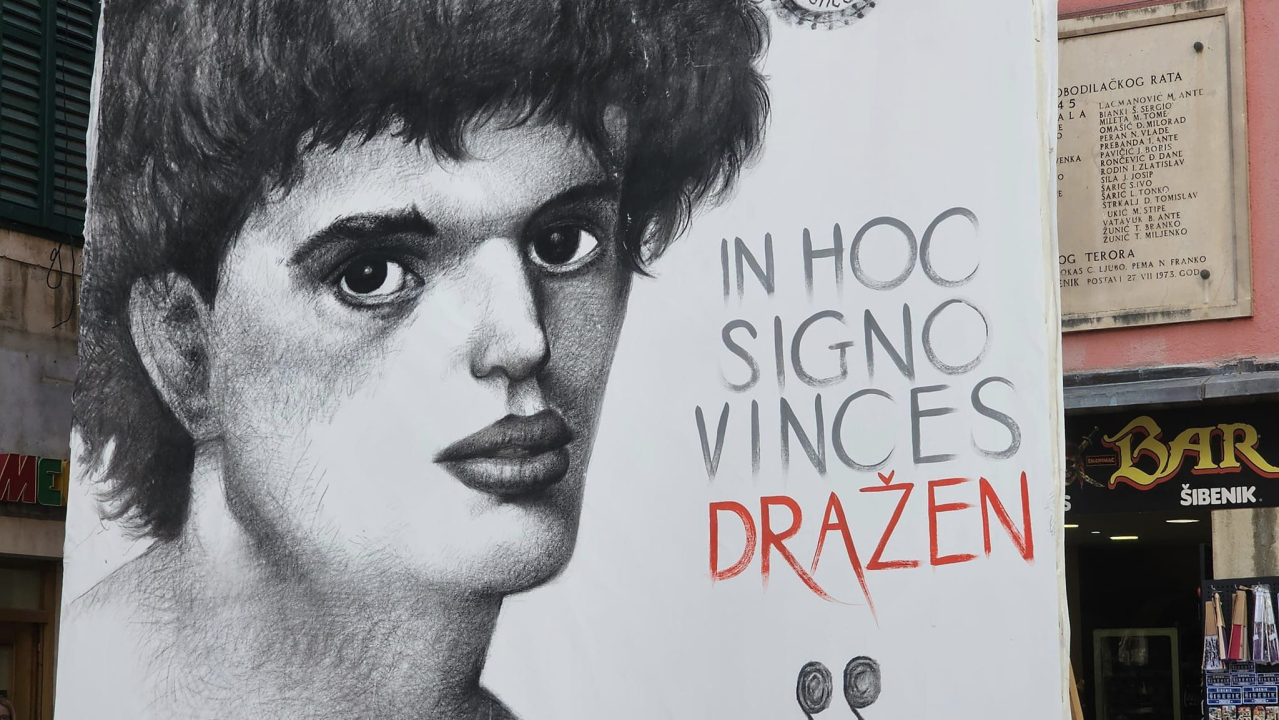 Poznati šibenski umjetnik u centru grada postavio veliki Draženov portret