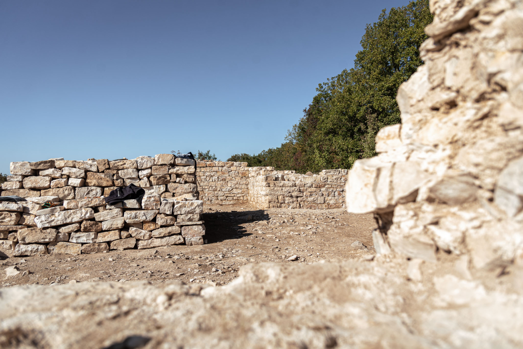 Objekt kraj Goriša, veći od zadarskog sv. Donata, arheolozima i dalje izaziva zazubice: Crkva, vila ili vojna utvrda?