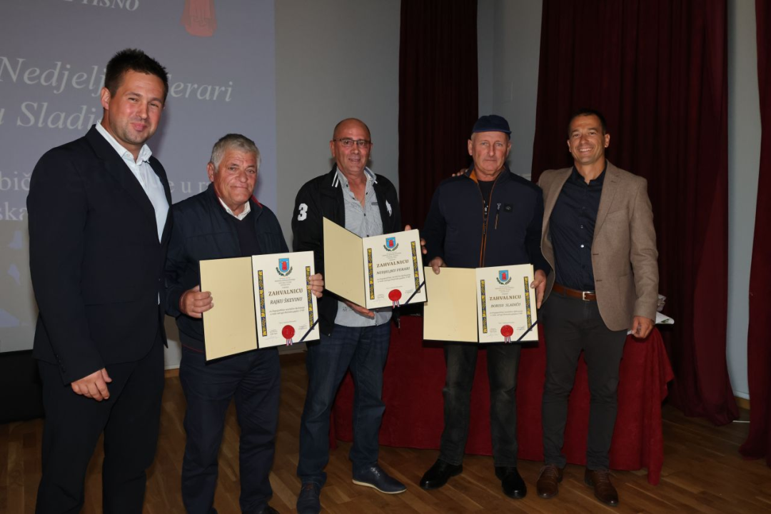 Održana svečana sjednica Općine Tisno, zaslužnim pojedincima uručene nagrade