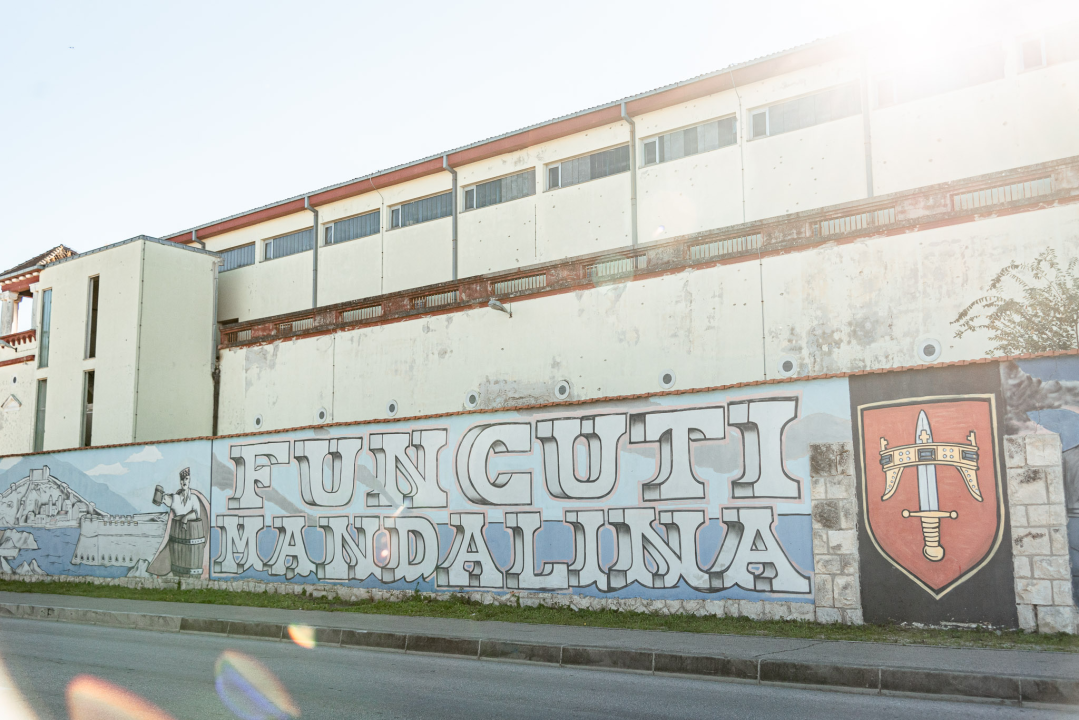 Šibenik diše narančasto: Kvartovi postaju galerije za navijačku umjetnost (2. dio)