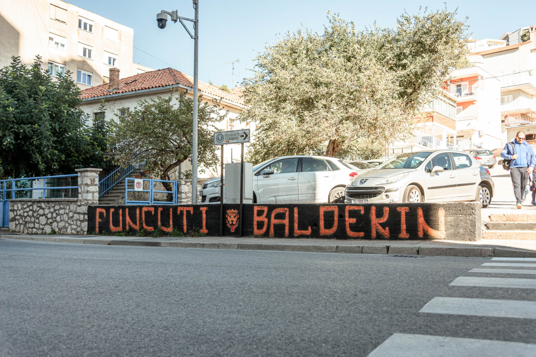 Šibenik diše narančasto: Kvartovi postaju galerije za navijačku umjetnost (2. dio)