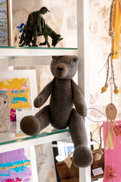 Božić je stigao u Galeriju Juraj Dalmatinac: Pronađite unikatne umjetnine i darove!