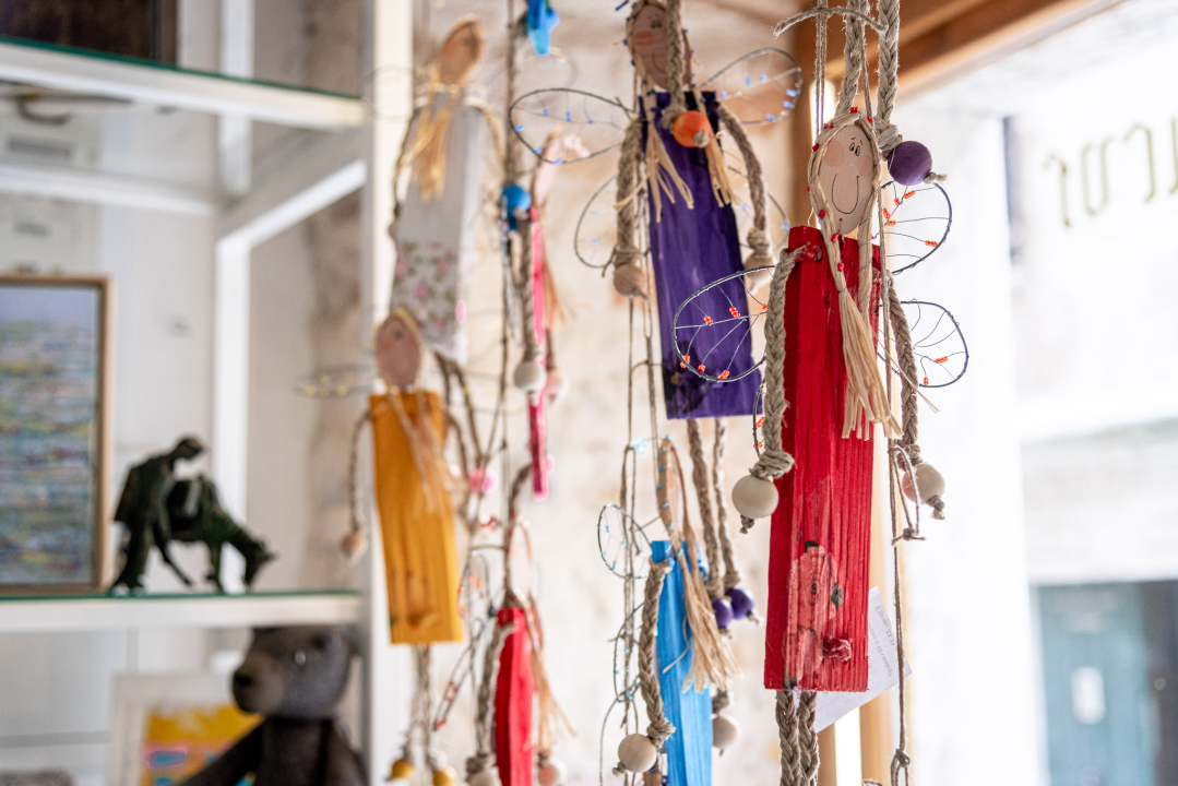 Božić je stigao u Galeriju Juraj Dalmatinac: Pronađite unikatne umjetnine i darove!