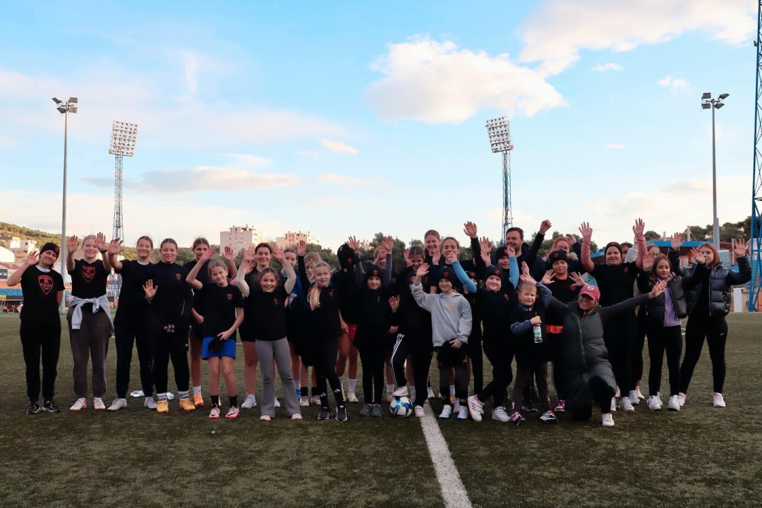 Smijeh, igra i učenje: Velik odaziv djevojčica na trening ženskog nogometa na Šubićevcu