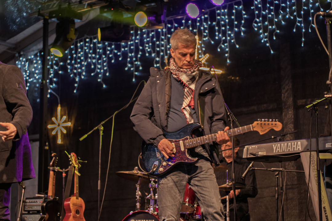 Baruni sinoć rasplesali Knin i otvorili vrata blagdanske čarolije