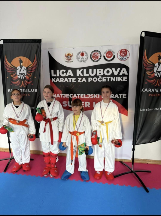 Policijski pas Tigar unio je veselje među mlade karataše u Murteru