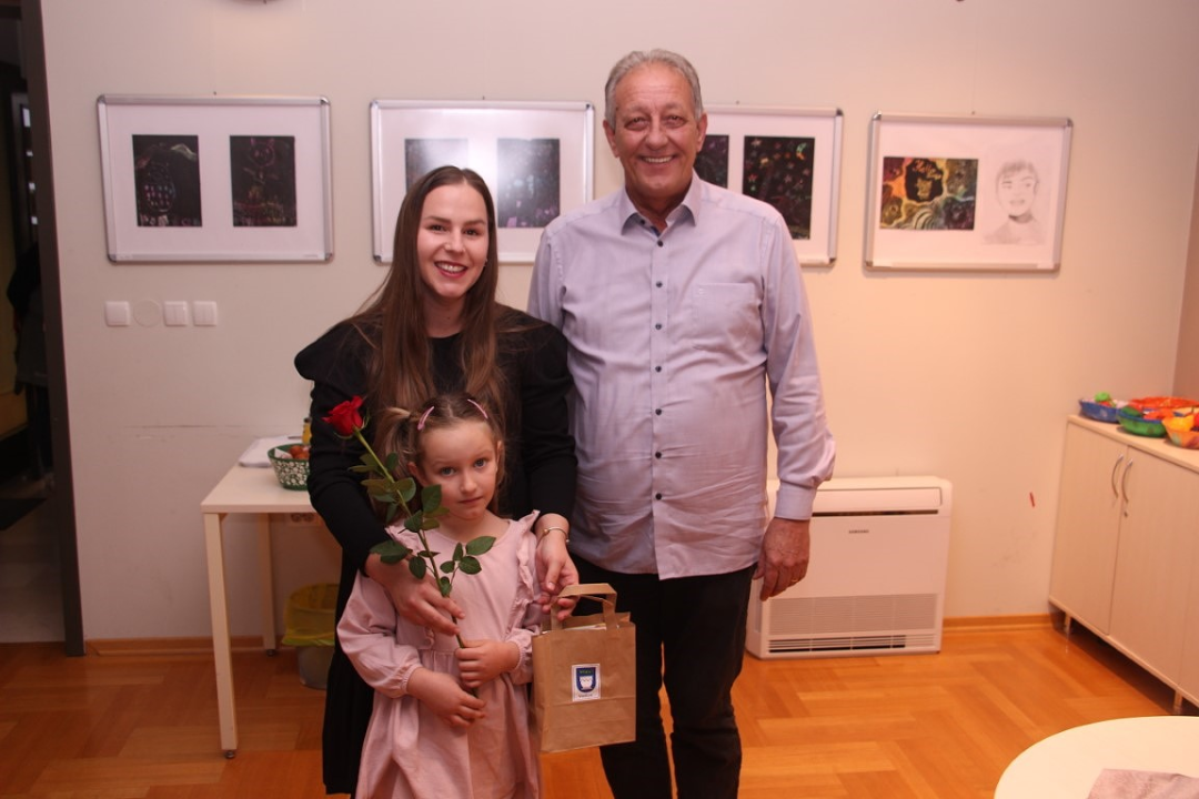 Babyboom u Vodicama: Ove godine 90 novorođenih, gradonačelnik poklonio eure i prigodne darove