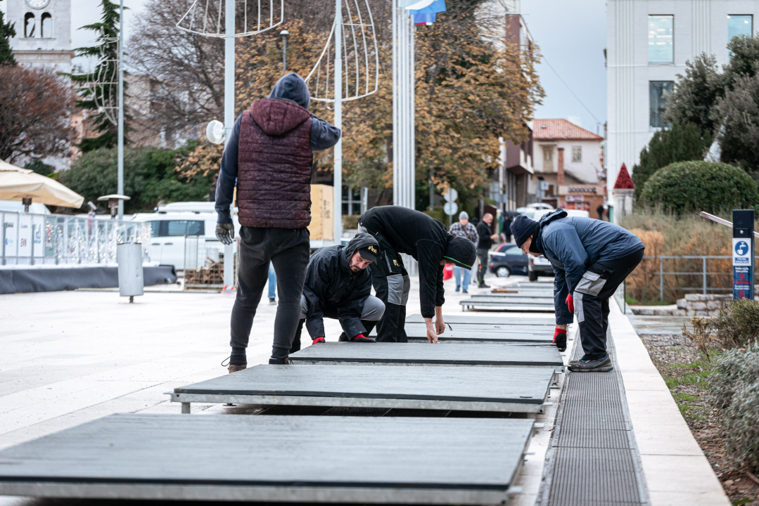 Stigle kućice: Poljana se priprema za Adventurin Sajmić