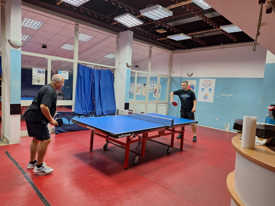 U Rekreativnoj stolnoteniskoj ligi Šibenik nakon nepotpunih 7 kola dvije momčadi na vrhu sa 6 pobjeda