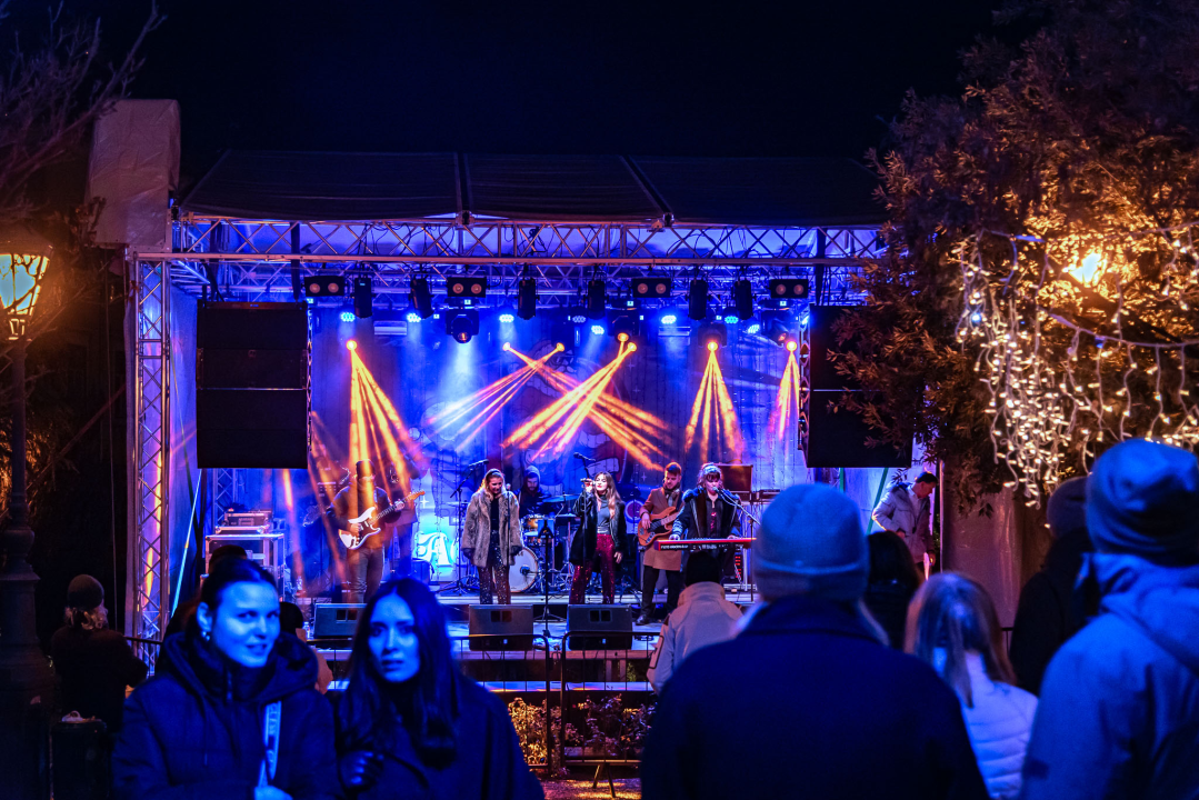 Bend s energičnim ženskim vokalima otvorio tjedan zabave na Adventuri