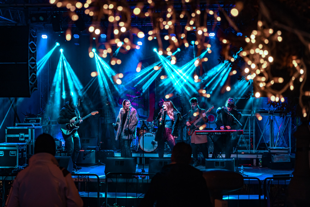 Bend s energičnim ženskim vokalima otvorio tjedan zabave na Adventuri