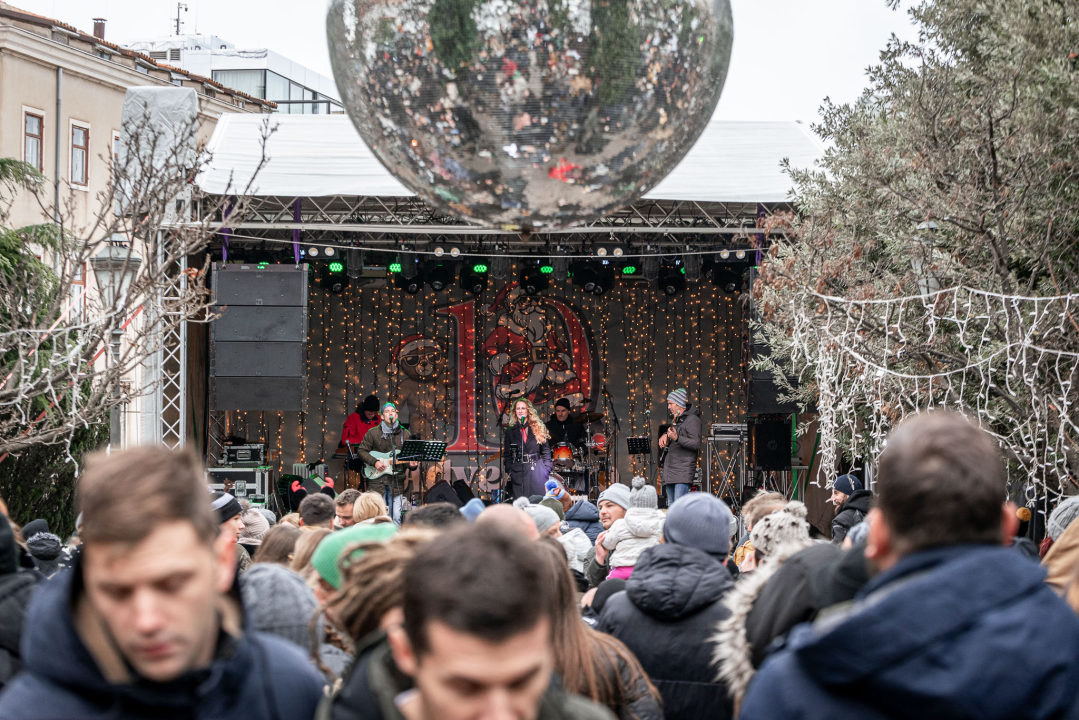 Tradicionalni koncert Fenixa: Šibenčanima bura ne ometa zabavu