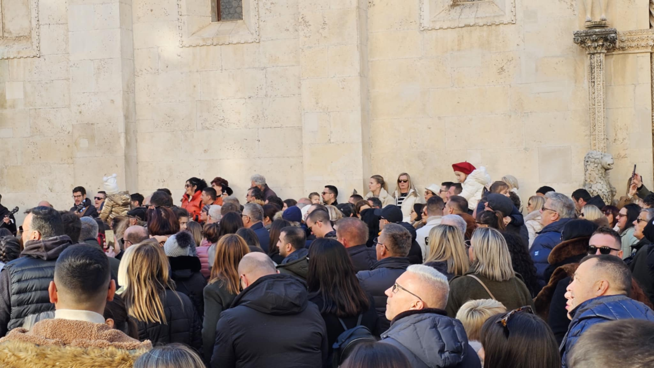 Bez podjela, bine i reflektora: Glazbenici uz brojne Šibenčane slave zajedništvo 