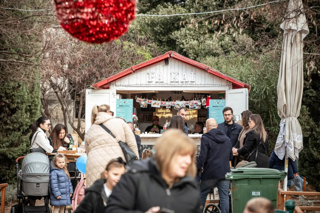 Top Show Band Cabaret zagrijava Šibenčane u parku