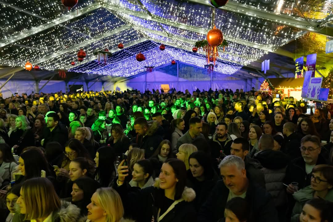 Krcato u šatoru: Adi Šoše oduševio Kninjane na Kraljevskom adventu