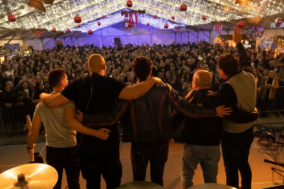 Krcato u šatoru: Adi Šoše oduševio Kninjane na Kraljevskom adventu