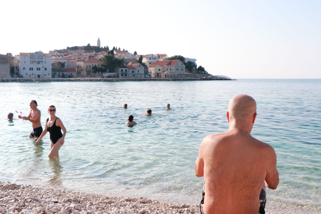 Hrabri primoštenski kupači nastavili tradiciju novogodišnje banjade